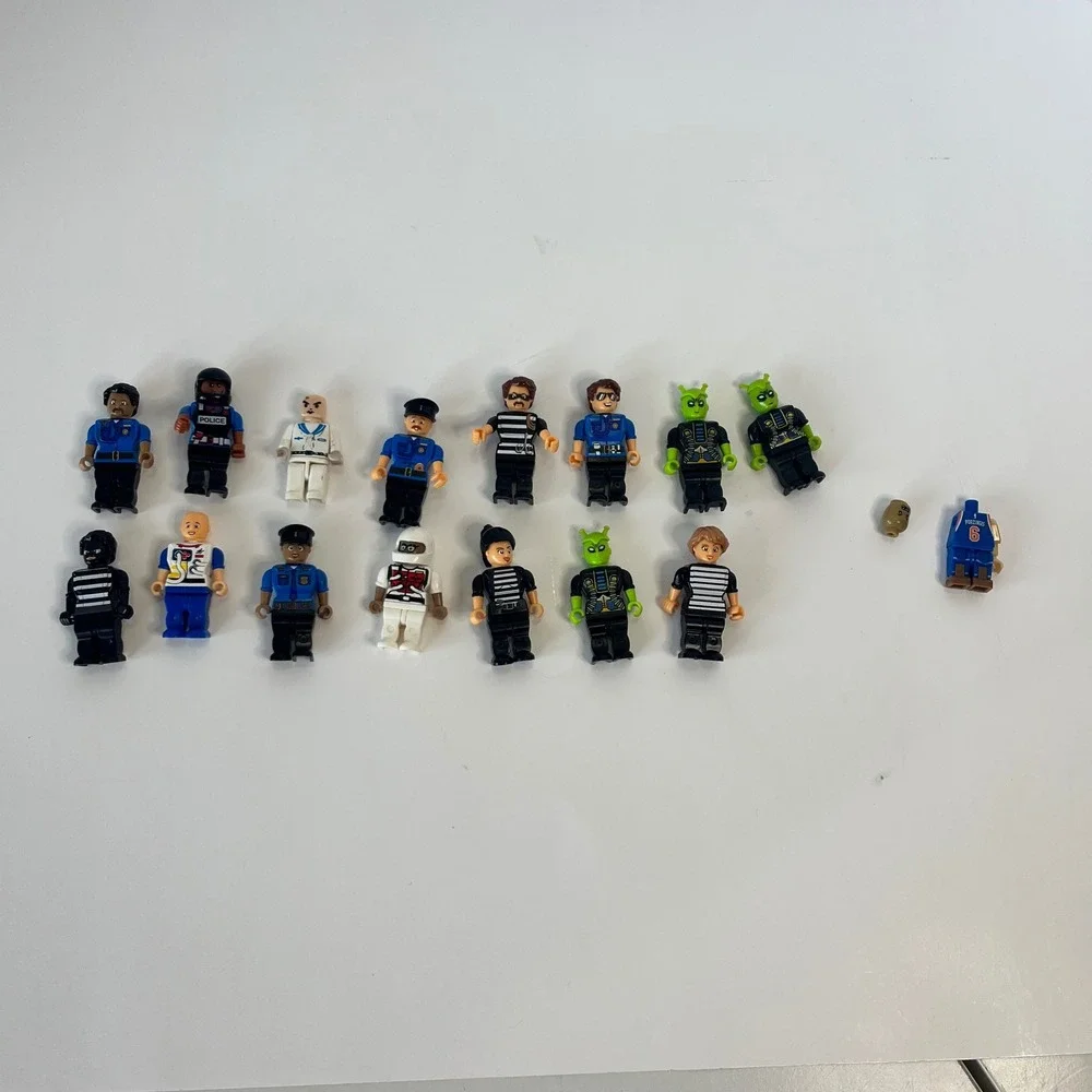 Assorted figures Lot 15pc Police Robbers Aliens Non-Lego Building toys